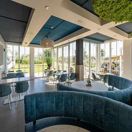 Villa Restyled Near 6 Km From The Hellevoetsluis